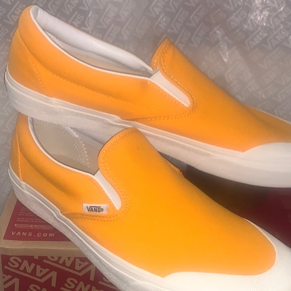 >💙CLASSIC SLIP-ON 1 CANVAS ZINNIA (YELLOW) WHITE TOE CAP BRAND NEW VANS SZ 12